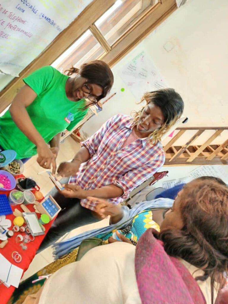 Photo INSER Action Sociale : Ateliers créatifs