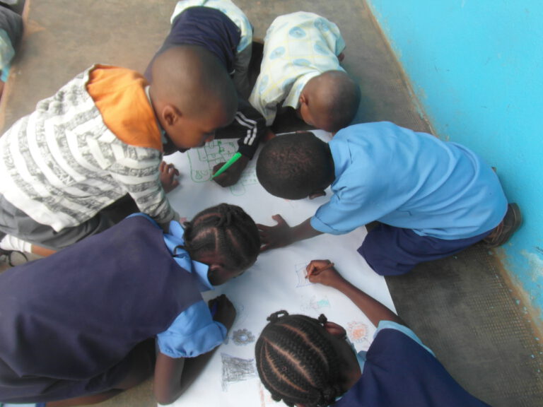 Photo INSER Action Sociale : Ateliers créatifs